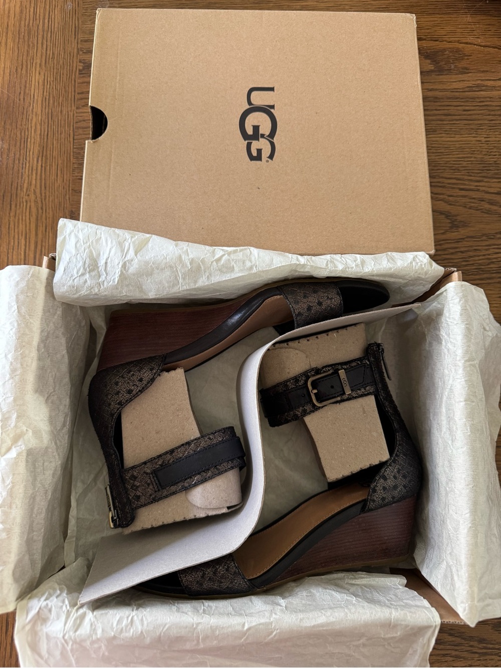 UGG Char Black Shimmer Leather Wedge Ankle Strap Sandals, Sz 7 - NWT & Box - Picture 13 of 13